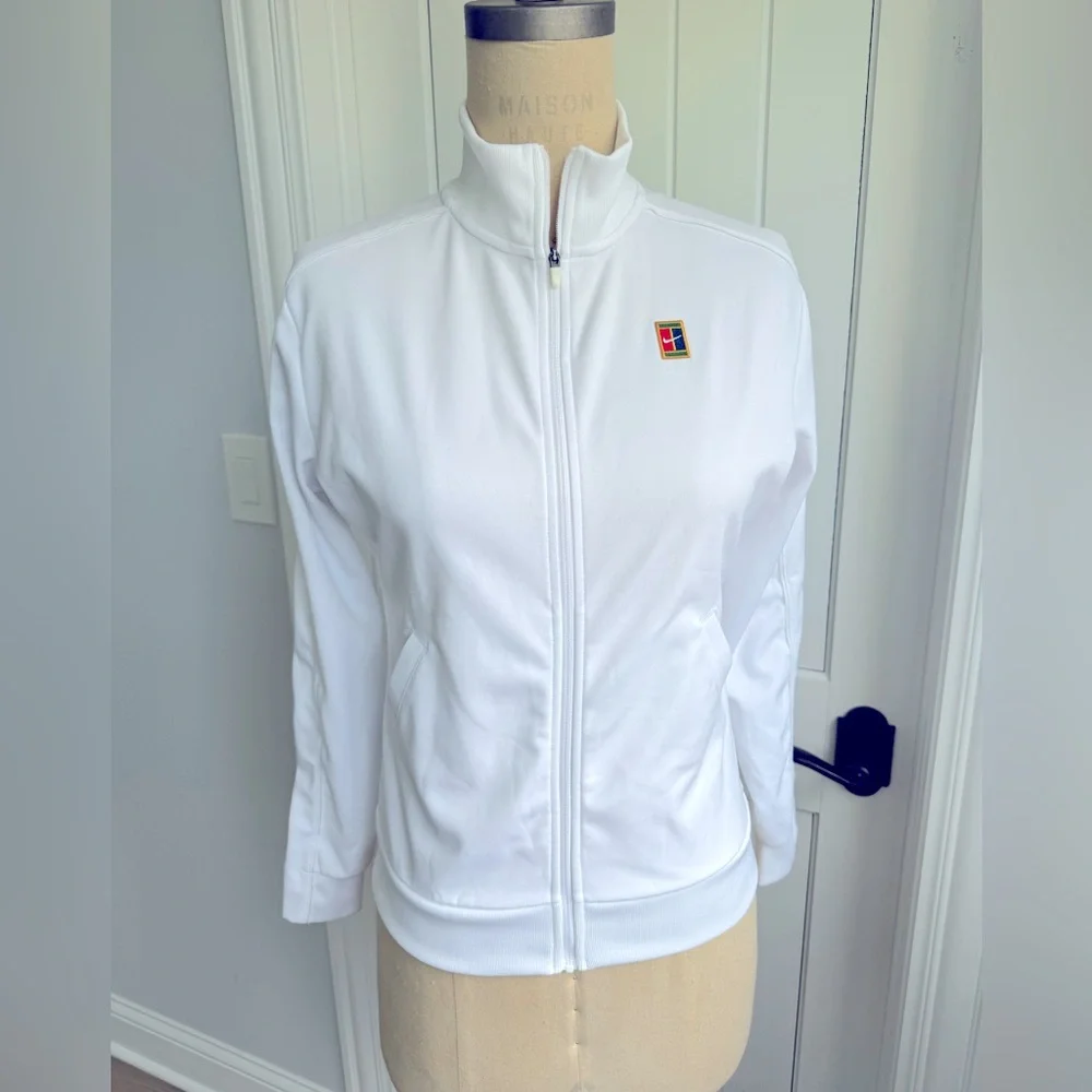 Nike women’s dri-fit tennis jacket size XS